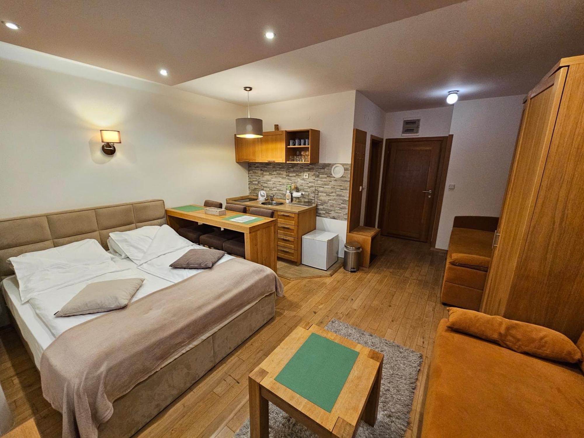 Apartments Rapid Яхорина Екстериор снимка