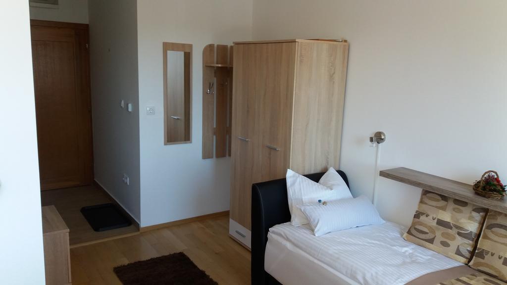 Apartments Rapid Яхорина Екстериор снимка